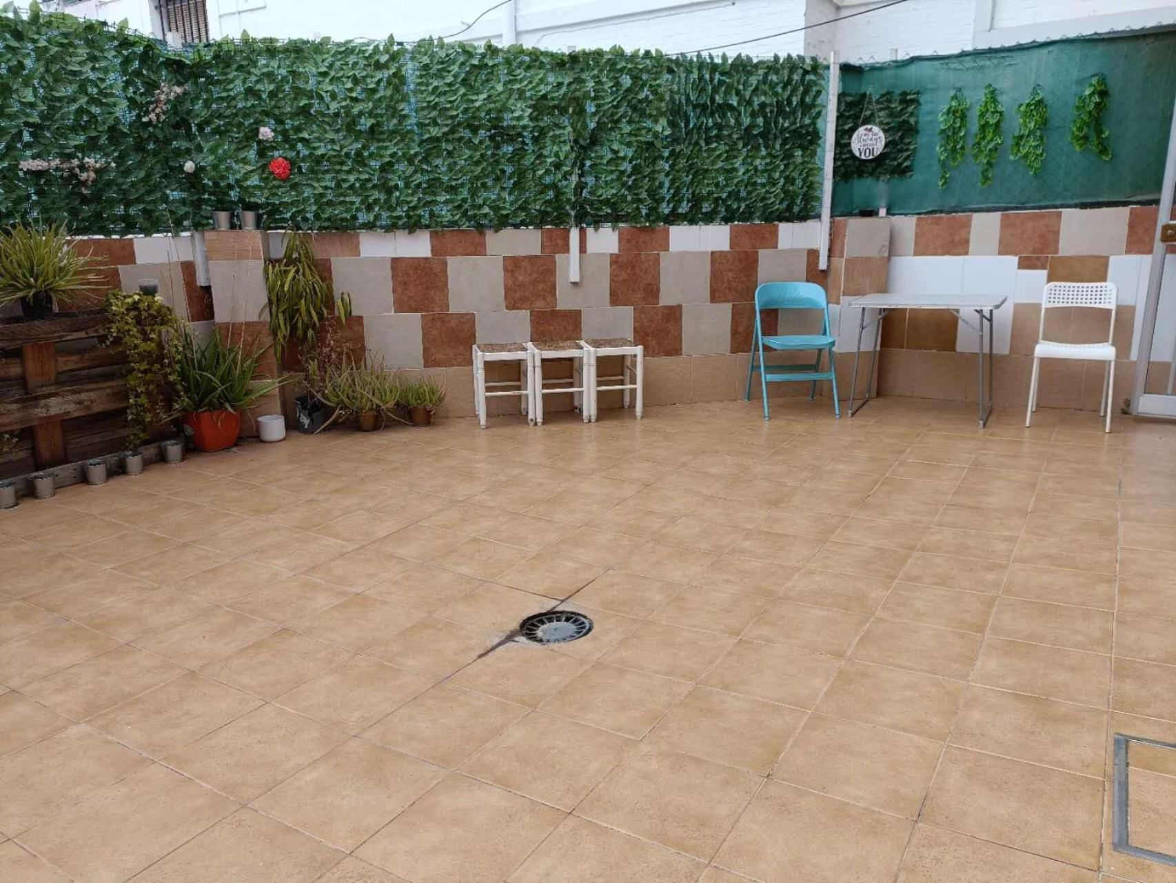 8 Mins Walk To Train Station Low Cost Youth Hostel Sevilla Buitenkant foto